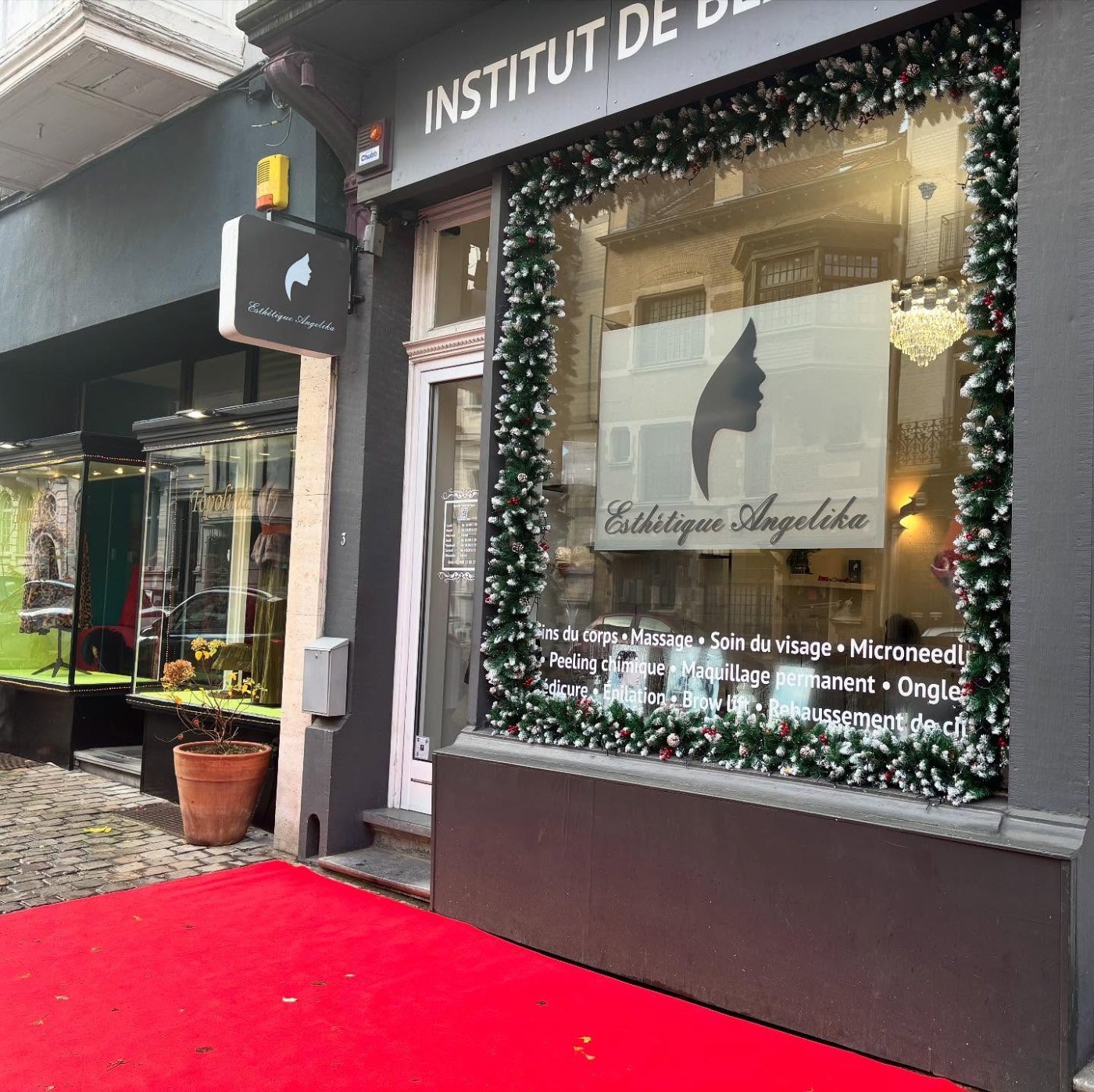 Devanture de l’institut Esthétique Angelika, rue Darwin 3 à Forest